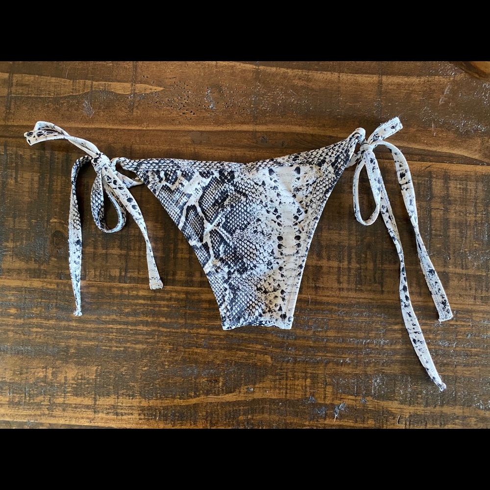 Vintage Bikini Bottom Snake pattern size Small
